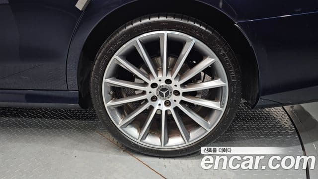 Mercedes-Benz E-Class 2018 — ფოტო 5/20