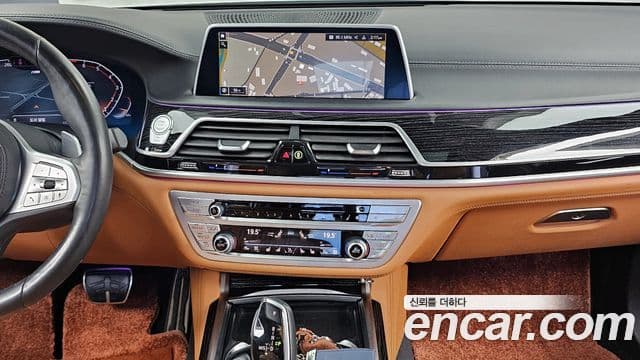 BMW 7 Series 2021 — фото 14 из 20