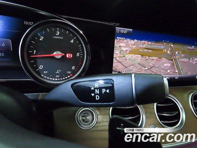 Mercedes-Benz E-Class 2019 — Şəkil 16/20