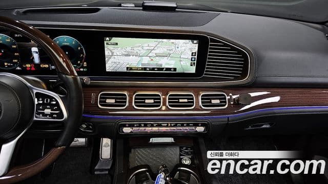 Mercedes-Benz GLS-Class 2021 — Photo 8/20