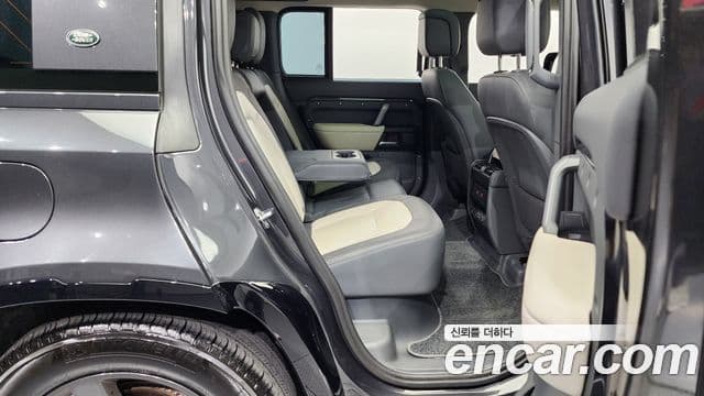 Land Rover Defender 2024 — Фото 12/20