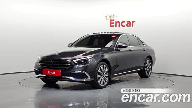 Mercedes-Benz E-Class 2022 — ფოტო 17/20