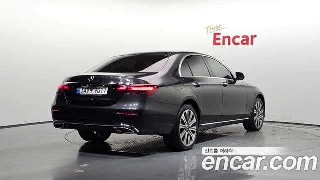Mercedes-Benz E-Class 2022 — ფოტო 4/20