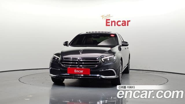 Mercedes-Benz E-Class 2022 — ფოტო 15/20