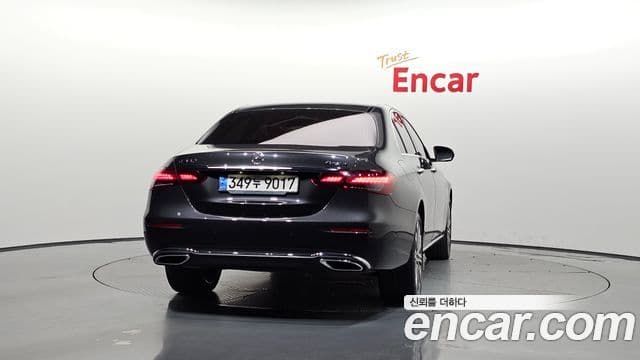 Mercedes-Benz E-Class 2022 — ფოტო 9/20