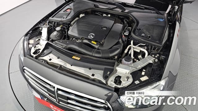Mercedes-Benz E-Class 2022 — ფოტო 7/20