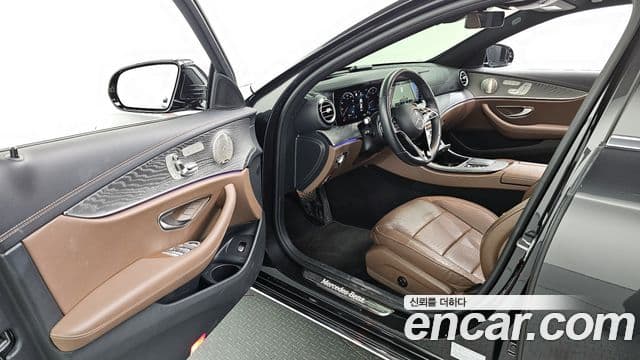 Mercedes-Benz E-Class 2022 — ფოტო 3/20