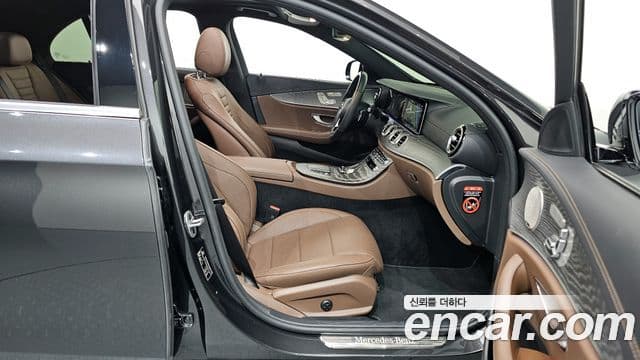 Mercedes-Benz E-Class 2022 — ფოტო 5/20