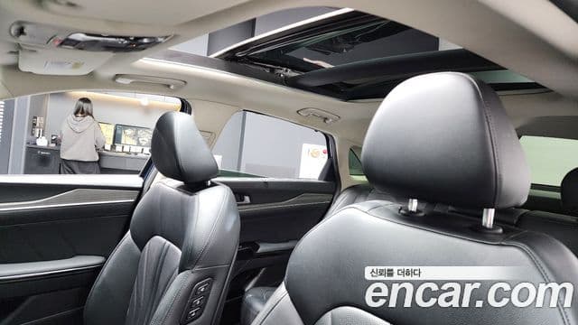 Kia K5 2023 — Photo 8/20