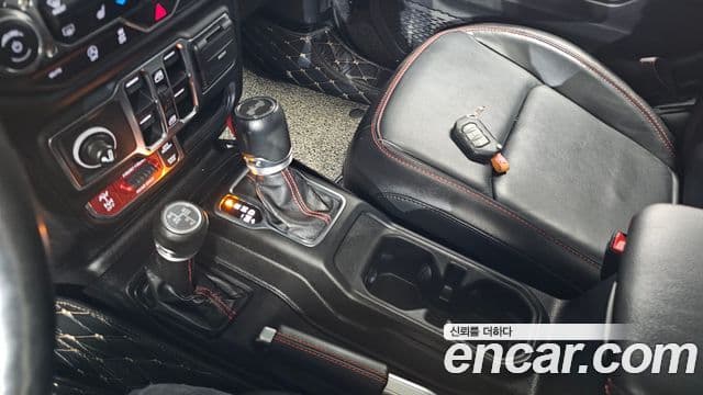Jeep Wrangler 2021 — Şəkil 9/20