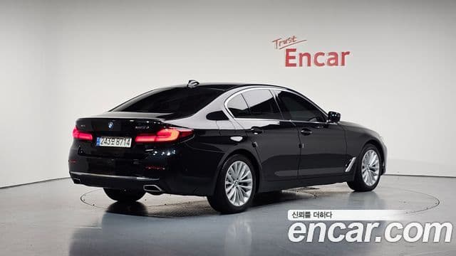 BMW 5 Series 2020 — ფოტო 2/20