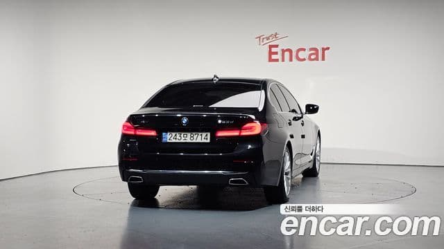 BMW 5 Series 2020 — ფოტო 4/20