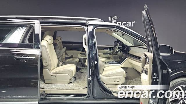Kia Carnival 2020 — Фото 12/20