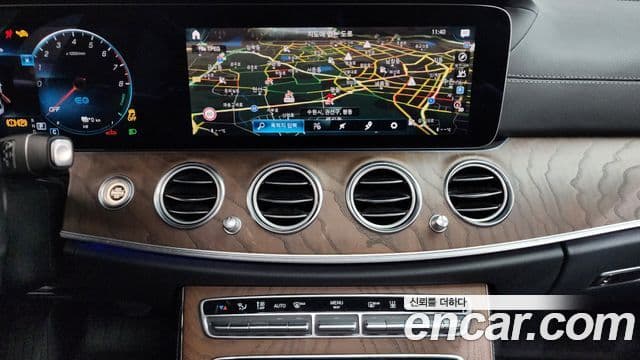 Mercedes-Benz E-Class 2021 — фото 14 из 20