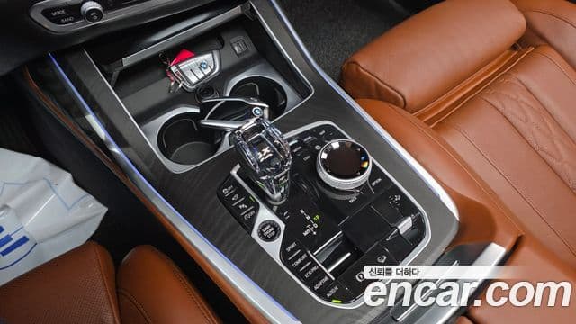 BMW X7 2021 — Photo 15/20