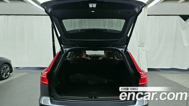 Volvo V60 Cross Country 2020 — Фото 20/20
