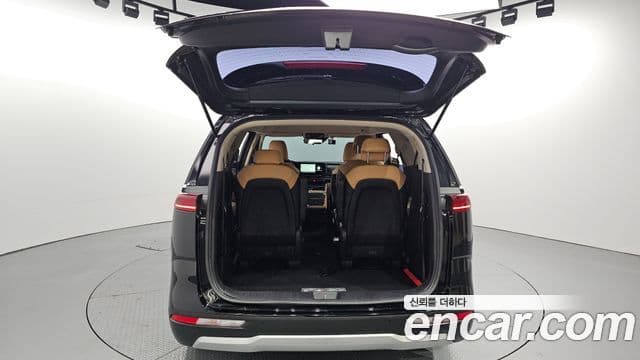 Kia Carnival 2022 — ფოტო 19/20