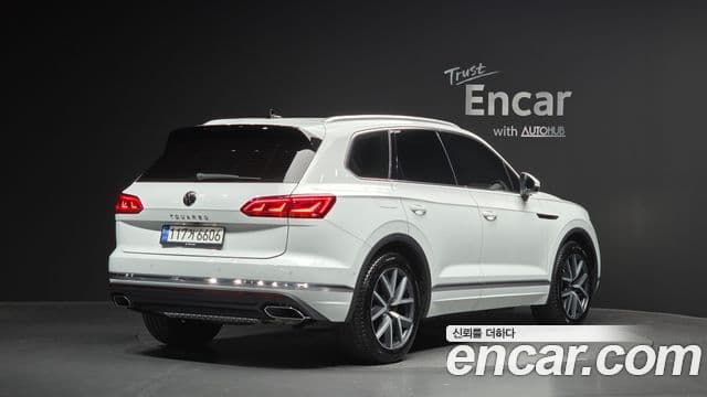 Volkswagen Touareg 2022 — ფოტო 2/20