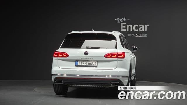 Volkswagen Touareg 2022 — ფოტო 4/20