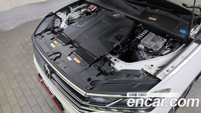Volkswagen Touareg 2022 — ფოტო 6/20
