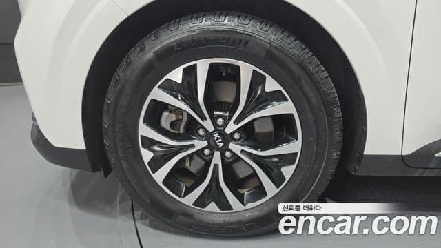 Kia Carnival 2020 — ფოტო 5/20