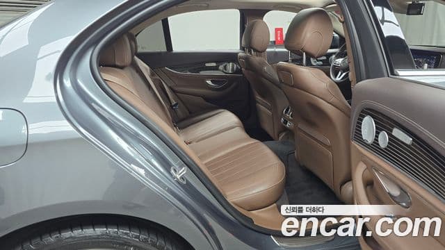 Mercedes-Benz E-Class 2019 — ფოტო 12/20