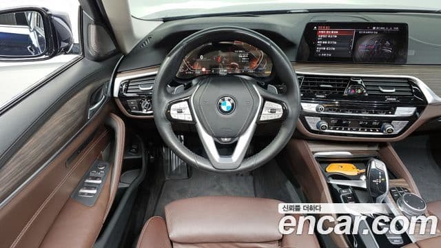 BMW 5 Series 2020 — Photo 9/20