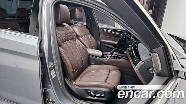 BMW 5 Series 2023 — Фото 12/20