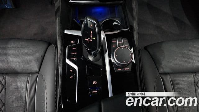 BMW 5 Series 2021 — фото 9 из 20