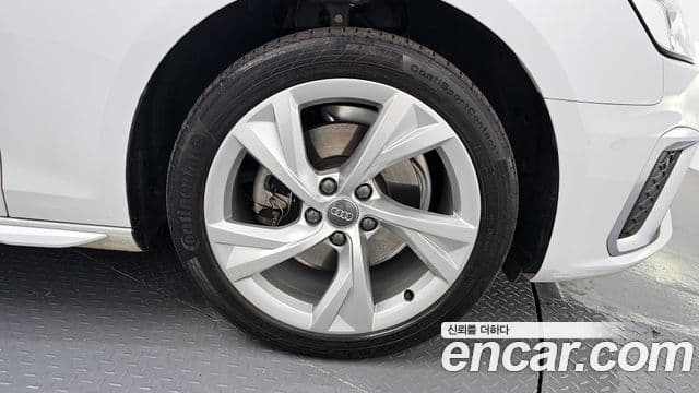 Audi A4 2020 — ფოტო 5/20