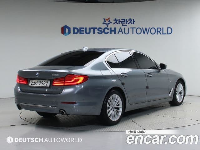 BMW 5 Series 2018 — ფოტო 1/20