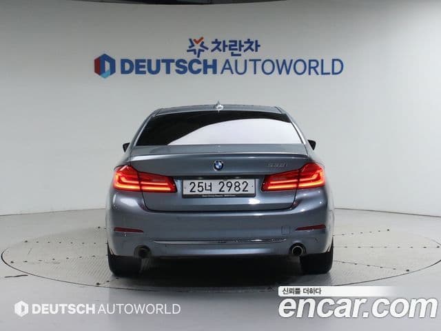 BMW 5 Series 2018 — ფოტო 3/20