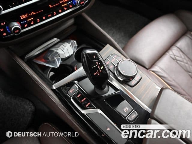 BMW 5 Series 2018 — ფოტო 7/20
