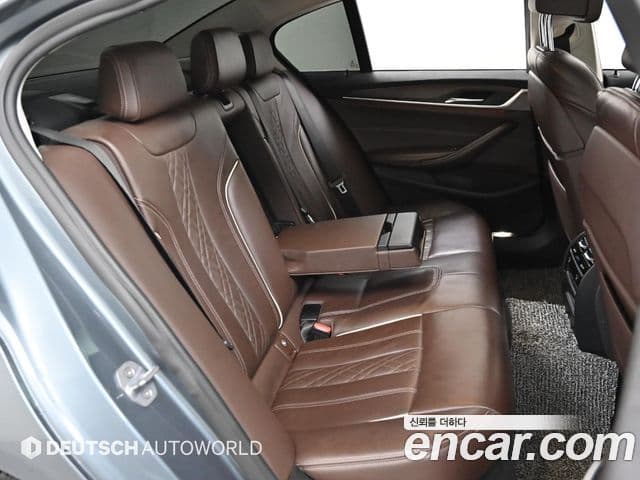 BMW 5 Series 2018 — ფოტო 12/20