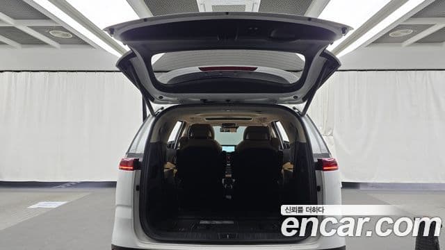 Kia Carnival 2022 — Photo 19/20