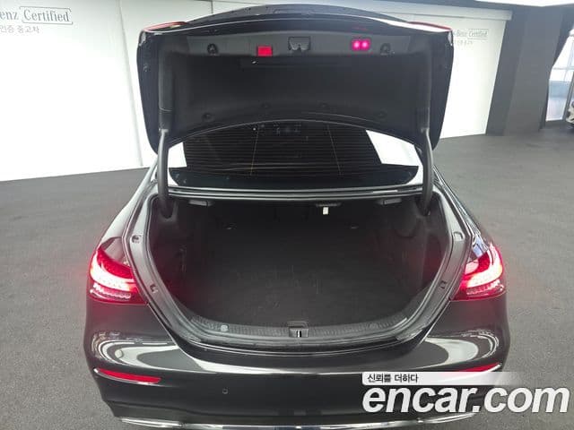 Mercedes-Benz E-Class 2022 — Şəkil 17/19