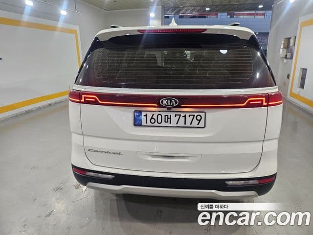 Kia Carnival 2021 — ფოტო 4/16