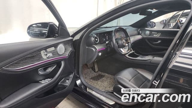 Mercedes-Benz E-Class 2021 — фото 10 из 20