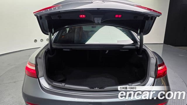 Mercedes-Benz E-Class 2019 — Şəkil 19/20
