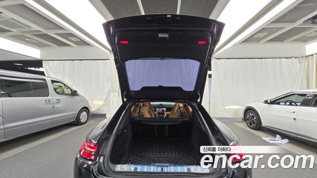 Porsche Panamera 2018 — Şəkil 20/20