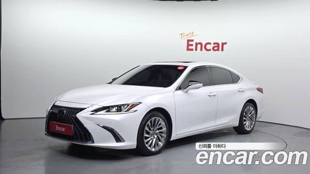 Lexus ES300h, 2022