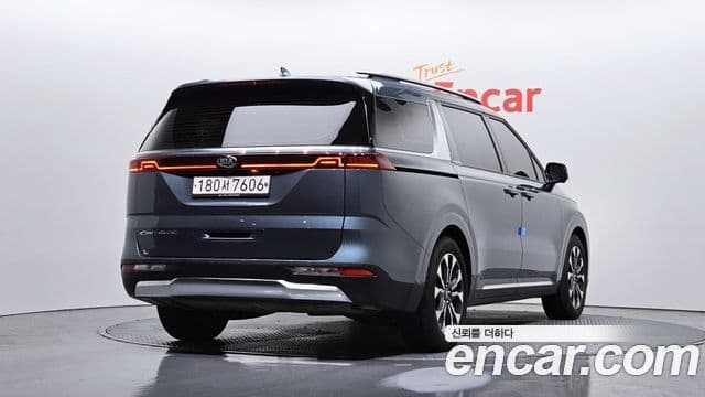 Kia Carnival 2021 — ფოტო 4/20