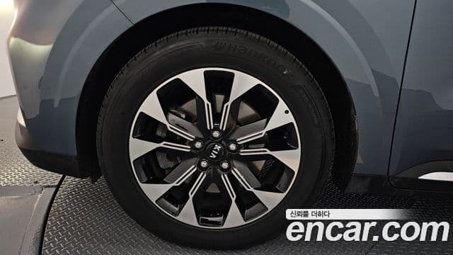 Kia Carnival 2021 — ფოტო 5/20