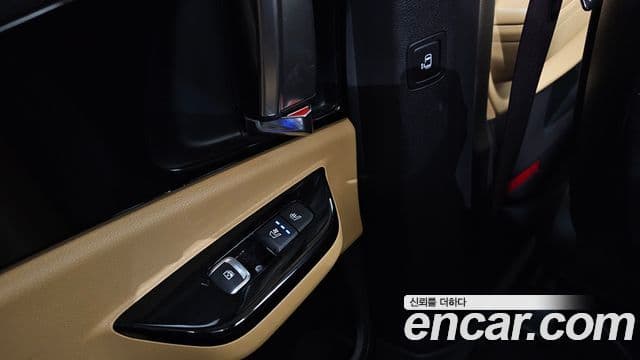 Kia Carnival 2021 — ფოტო 18/20