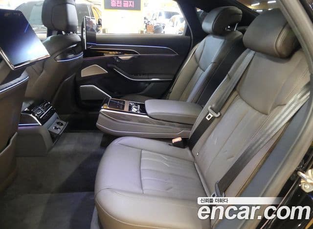Audi A8 2022 — Şəkil 17/20