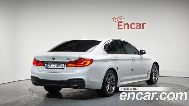 BMW 5 Series 2020 — ფოტო 2/20