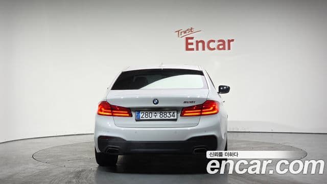 BMW 5 Series 2020 — ფოტო 4/20