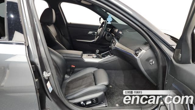 BMW 3 Series 2021 — фото 11 из 20