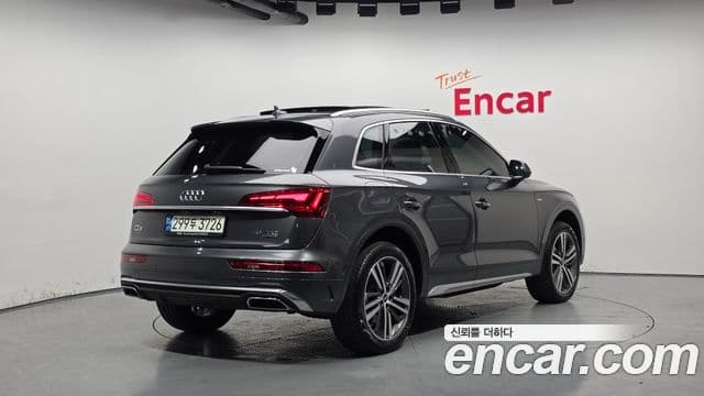 Audi Q5 2021 — ფოტო 2/20