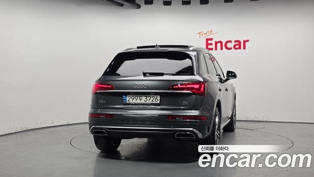 Audi Q5 2021 — ფოტო 4/20